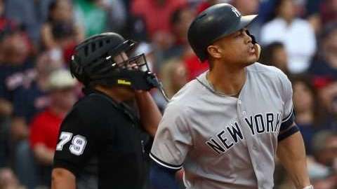 Giancarlo Stanton llevó a los New York Yankees a un nuevo récord de jonrones en la liga.  (Foto: Omar Rawlings/Getty Images)