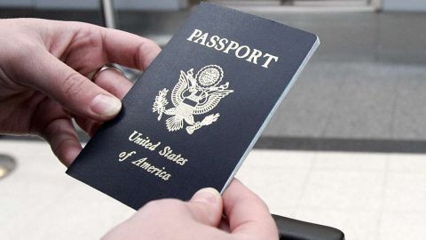 Aumentan los casos de hispanos a quienes se niega la renovación de sus pasaportes.