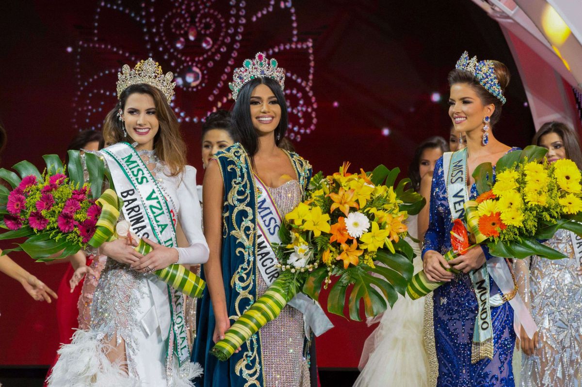 Veruska Ljubisavljevic (der) en Miss Venezuela 2017.