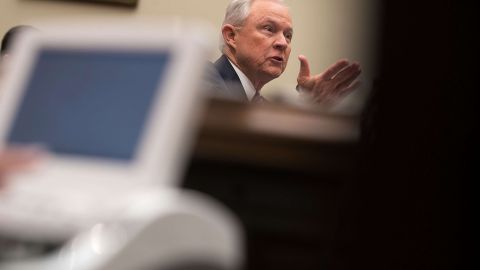 Jeff Sessions defiende las políticas migratorias de la Administración Trump.