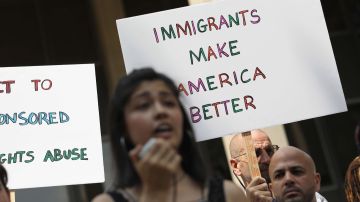 Nuevo reporte indica que los inmigrantes enriquecen la economía de EEUU.