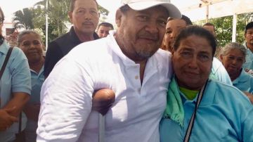 Hernán Otoniel con su madre durante su primer encuentro en Honduras.Rubén Figueroa/Movimiento Migrante Mesoamericano.
