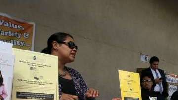 La asistencia que no incluye dinero en efectivo no está catalogada como carga pública.