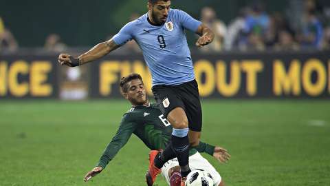 Uruguay derrotó 4-1 a México en Houston