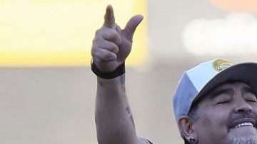 Diego Armando Maradona se estrena como director técnico de los Dorados de Sinaloa. (Foto: Imago7/Roberto Armenta)