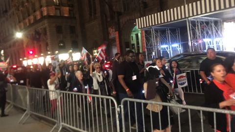 Los manifestantes caminaron desde la iglesia St. Bart’s hasta la Torre Trump.