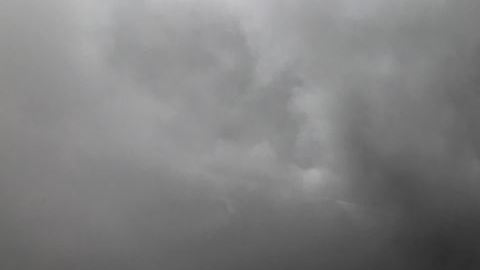 Varios vehículos en el segundo piso comenzaron a incendiarse alrededor de las 8:30 a.m.