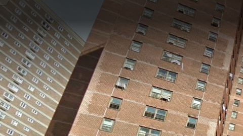 El complejo Isaacs Houses cuenta con tres edificios de 24 pisos cada uno, con un total de 1,263 apartamentos.