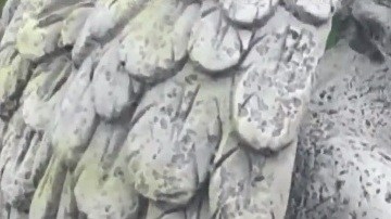 La tumba de Guzmán en New Saint Raymond's Cemetery