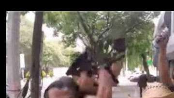 Un joven golpeó al taquero y lo dejó ensangrentado de la cara.