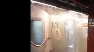 Lluvia intensa en la estación Bryant Park