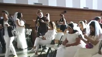 En la iglesia Holyrood Episcopal, calle 179