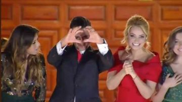 Peña Nieto no supo "hacer un corazón con las manos"