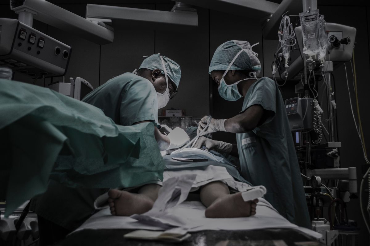 Video: El emotivo mensaje que los médicos dieron a un niño donador antes de extraer sus órganos