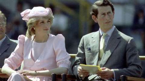 La Princesa Diana y el Princípe Carlos en un evento en 1983 cuando estaban casados.