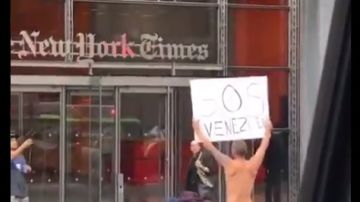 Se desnudó por Venezuela frente a The New York Times