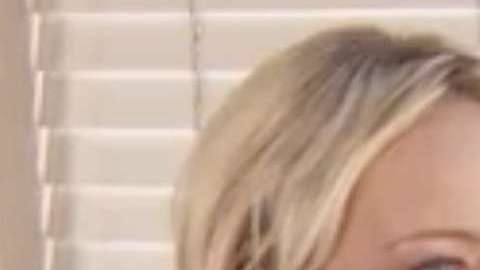 Una mujer de California se opera para rejuvenecer y lucir como si estuviera en secundaria.
