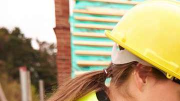 Existen muchas ofertas de trabajo para las mujeres en la construcción.