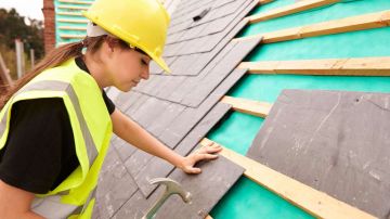 Existen muchas ofertas de trabajo para las mujeres en la construcción.