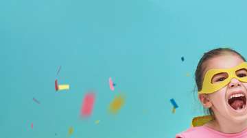 La presión social puede ocasionar un estrés adicional a las niñas, las jóvenes y las mujeres que no cumplen con algunas expectativas.