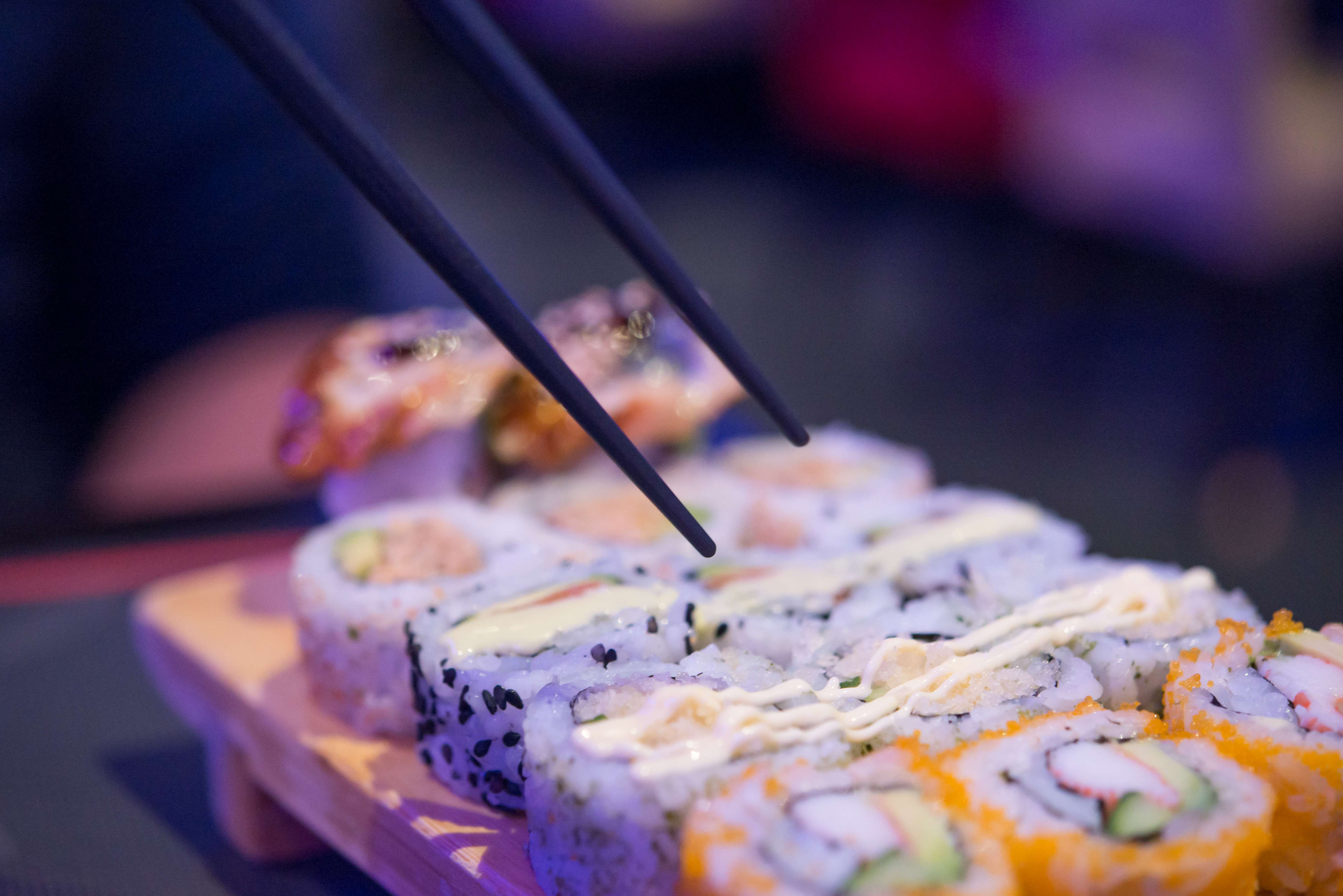 Se Le Prohíbe Comer En Un Buffet De Sushi Por “comer Demasiado” El 5387