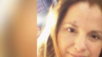 En el teléfono, Miguel tiene fotos y audios de su madre fallecida.