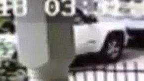 La bebé al intentar huir