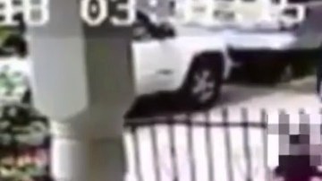 La bebé al intentar huir