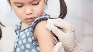 La vacuna del flu puede evitar complicaciones graves en niños y ancianos.