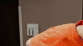 Este hombre llora de felicidad al ver a su mujer sonreír.