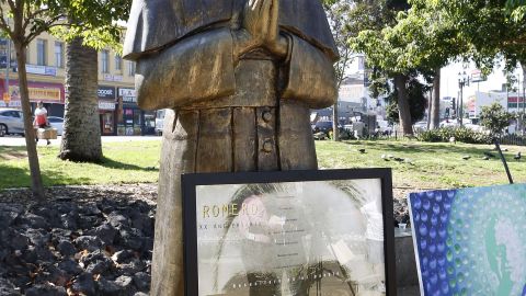 09/13/18/LOS ANGELES/ The Coalition for the Canonization of Monsignor Oscar A. Romero, announces during a press conference at MacArthur Park, a series of events to celebrate the canonization and Martyrdom of Romero and the release of a documentary focused on Romero, ``El Desagravio.'' Plaza Monsignor Romero at MacArthur Park. (Aurelia Ventura/ La Opinion)
