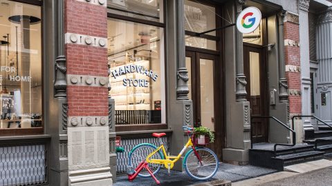 Entrada al Google Hardware Store en Soho.