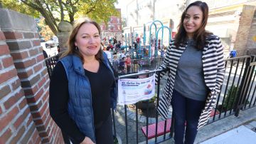 L/R: Nancy Cruz y Sandra Guzman Partridge, madres de la escuela 321 en Park Slope venderan golosinas el dia de elecciones para aydar organizacion de inmigrantes.