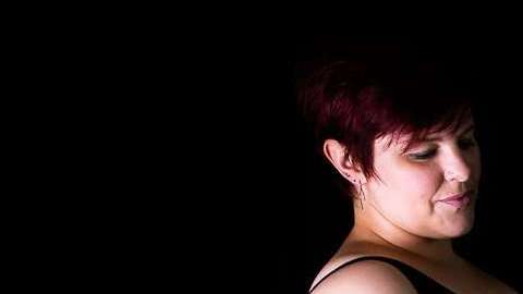 El ave fénix representa el recorrido de la mente de Clare, que logró sobreponerse después de varias crisis de depresión.