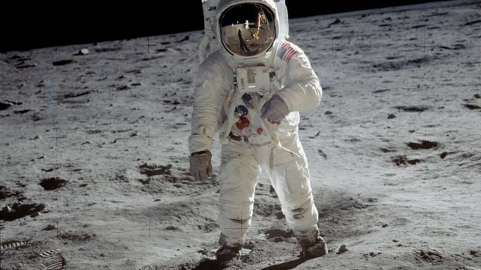 Neil Armstrong tomó esta foto de Buzz Aldrin, cuando se convirtieron en los primeros seres humanos en caminar por la superficie lunar, el 20 de julio de 1969