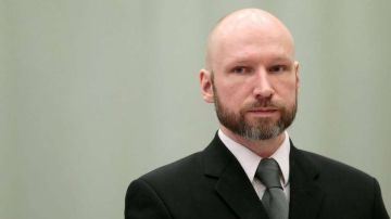Anders Bering Breivik mató a 77 personas en un ataque terrorista. ¿Tiene el derecho a estudiar en una universidad?