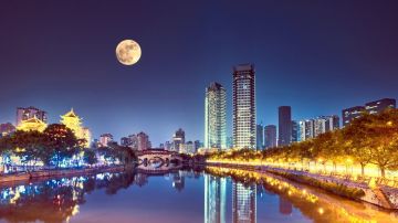 Chengdu espera que una "nueva luna" ilumine sus calles hacia 2020.