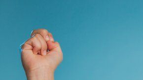 Con frecuencia los niños con mal comportamiento son tachados de problemáticos pero a veces hay una situación familiar que explica su comportamiento.