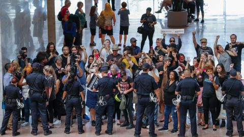 Manifestantes contra la confirmación del nominado a la Corte Suprema, el juez Brett Kavanaugh.