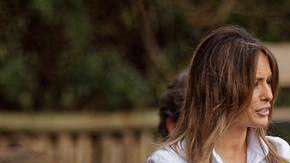 Melania  no se divirtió tanto alimentando a elefantes bebés.