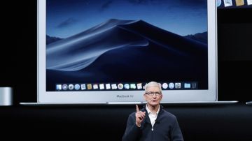 Tim Cook presenta las nuevas iMac y las tabletas iPad.