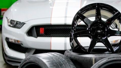 Las llantas de fibra de carbono del Mustang Shelby han pasado todo tipo de pruebas.