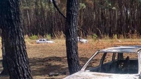 El auto carbonizado. Suministrada