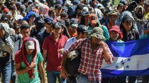 Avanza el éxodo de miles de centroamericanos que huyen de la violencia de la región