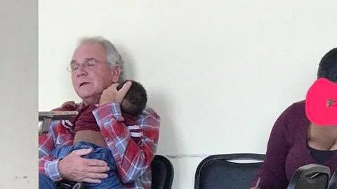 La escena que conmueve a Internet. Natasha Crittenden Wilson