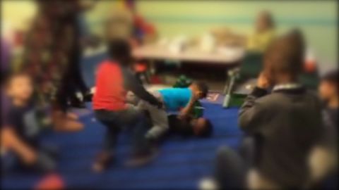 La pelea de los niños. Captura