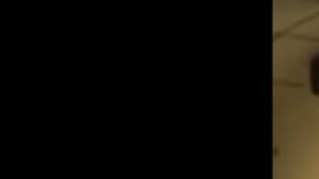 Apunta a maestra con pistola. Captura