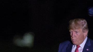 El presidente de Estados Unidos, Donald Trump, regresa a la Casa Blanca luego de un rally en Minneapolis.