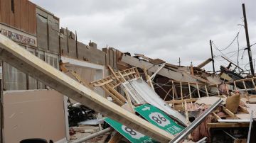Vista de un edificio colapsado hoy, miércoles 10 de octubre de 2018, tras la llegada del huracán Michael, en Panama City.