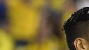 El colombiano Radamel Falcao no dudó en tomar el metro en NYC para alcanzar su vuelo a Europa. (Foto: EFE/Gerardo Mora)